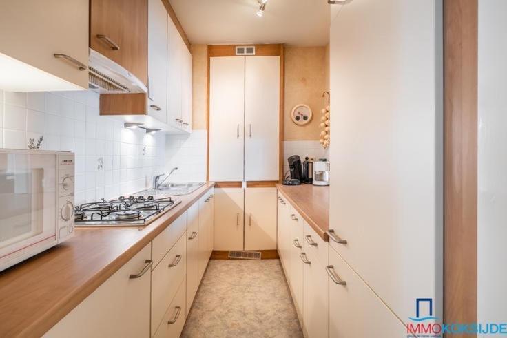 Appartement place Léopold 1er à la panne à 100m de la plage De Panne Exterior foto
