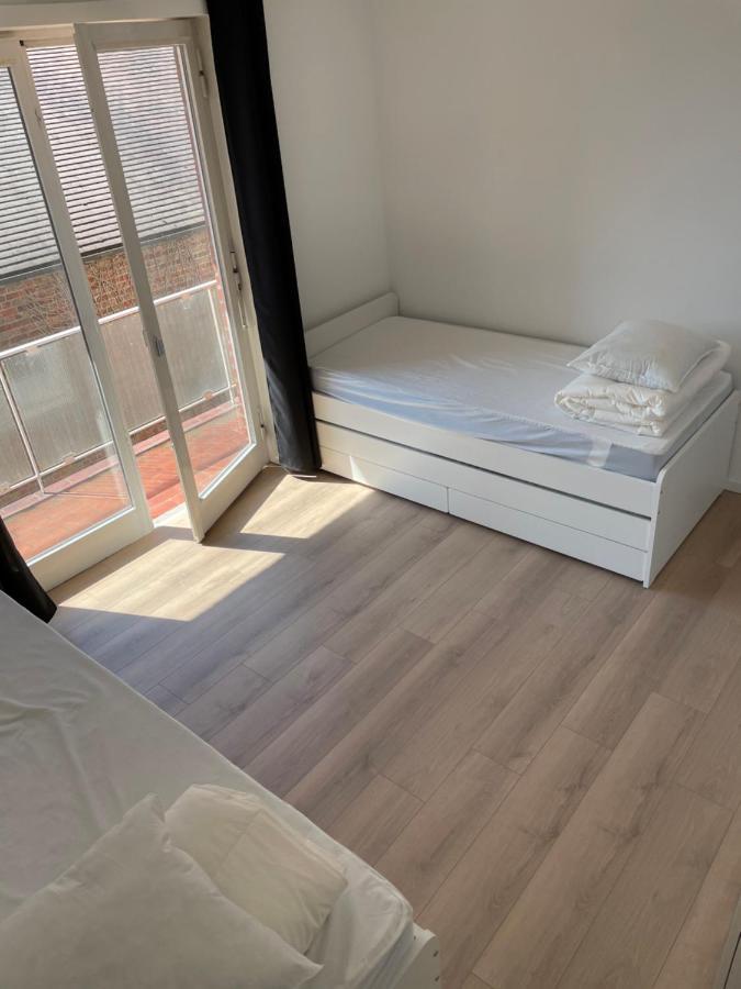 Appartement place Léopold 1er à la panne à 100m de la plage De Panne Exterior foto