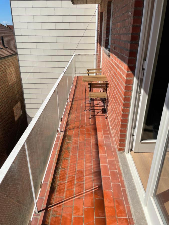 Appartement place Léopold 1er à la panne à 100m de la plage De Panne Exterior foto